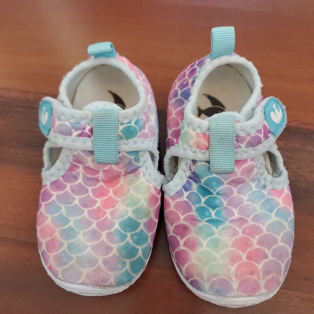 5/$30 Native Shoes Mermaid Print Toddler Water Shoes – Size 5 (Unmarked)